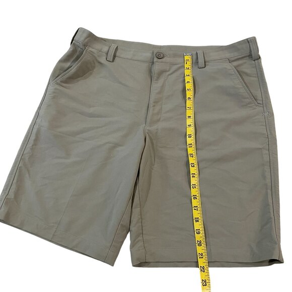 Under Armour Hybrid Shorts Men's Size 40 Waist Khaki Golf Casual - Picture 2 of 4